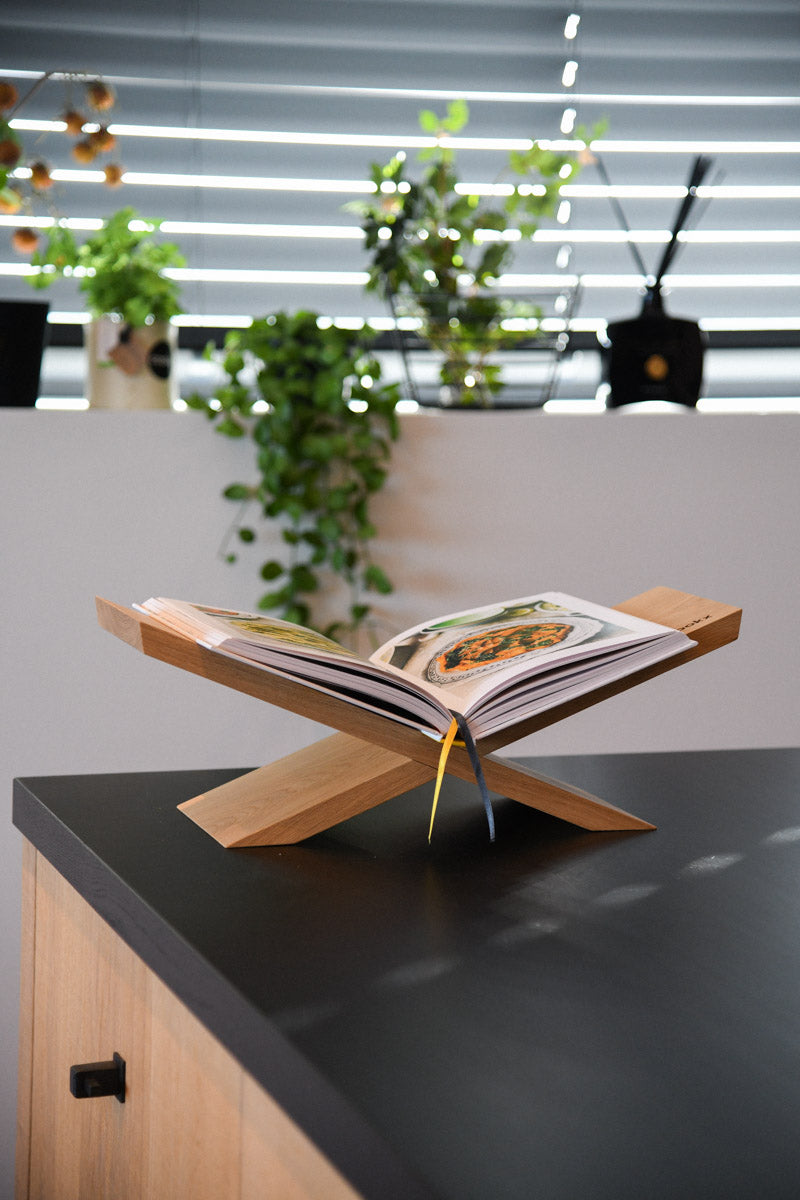 Boekenstandaard - Liggend Model - Eikenhout - Zwart of nature - COOKX