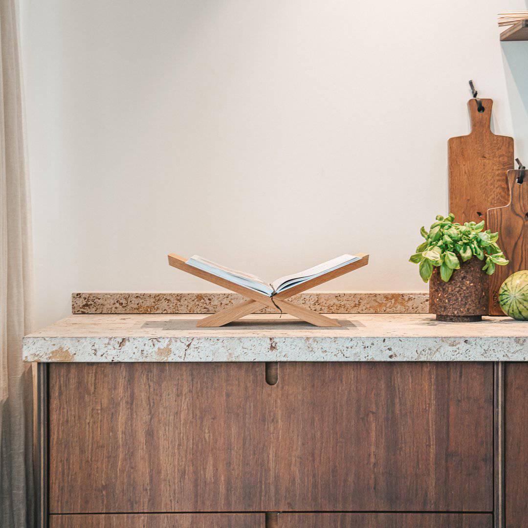 Boekenstandaard - Liggend Model - Eikenhout - Zwart of nature - COOKX