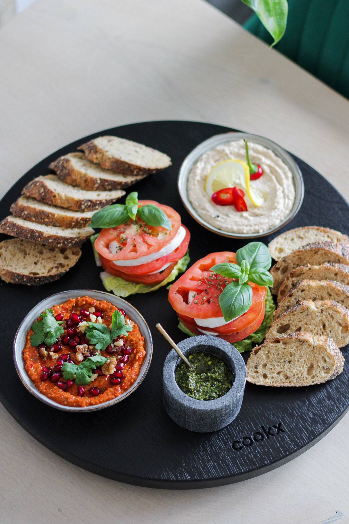 Draaiende borrelplank van eikenhout - Draaiplateau COOKX - Zwart